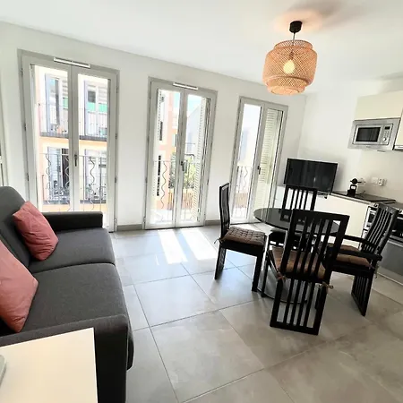 Old - 4 Beds - Private Parking * Antibes