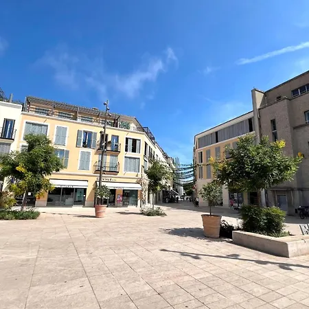 Old - 4 Beds - Private Parking * Antibes