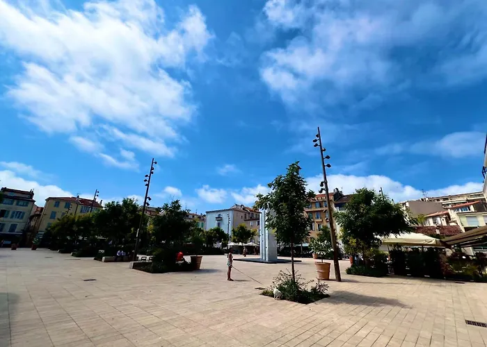 Old - 4 Persons - Private Parking Apartment *