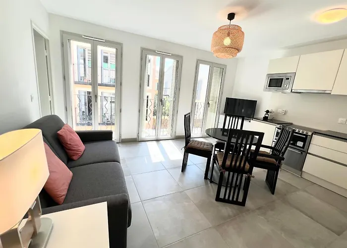 Old - 4 Persons - Private Parking * Antibes