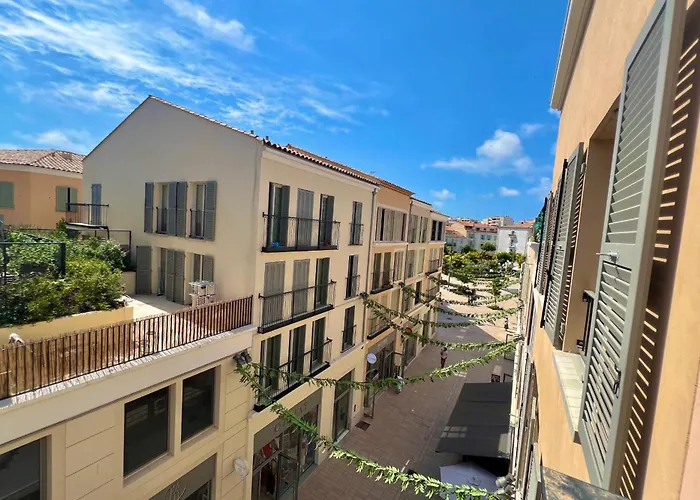 Old - 4 Persons - Private Parking Apartment Antibes